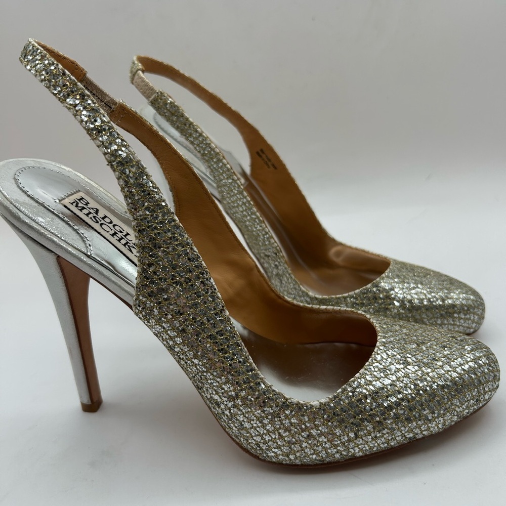 BADGLEY MISCHKA WOMEN'S KISS KISS SLINGBACK PUMP GOLD GLITTER US SIZE 8 MEDIUM